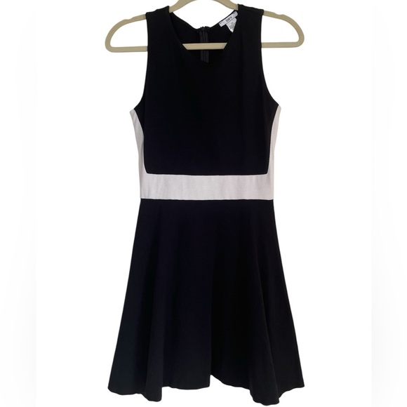 Little Black Bar III Dress w Slimming White Detail! - Picture 1 of 3